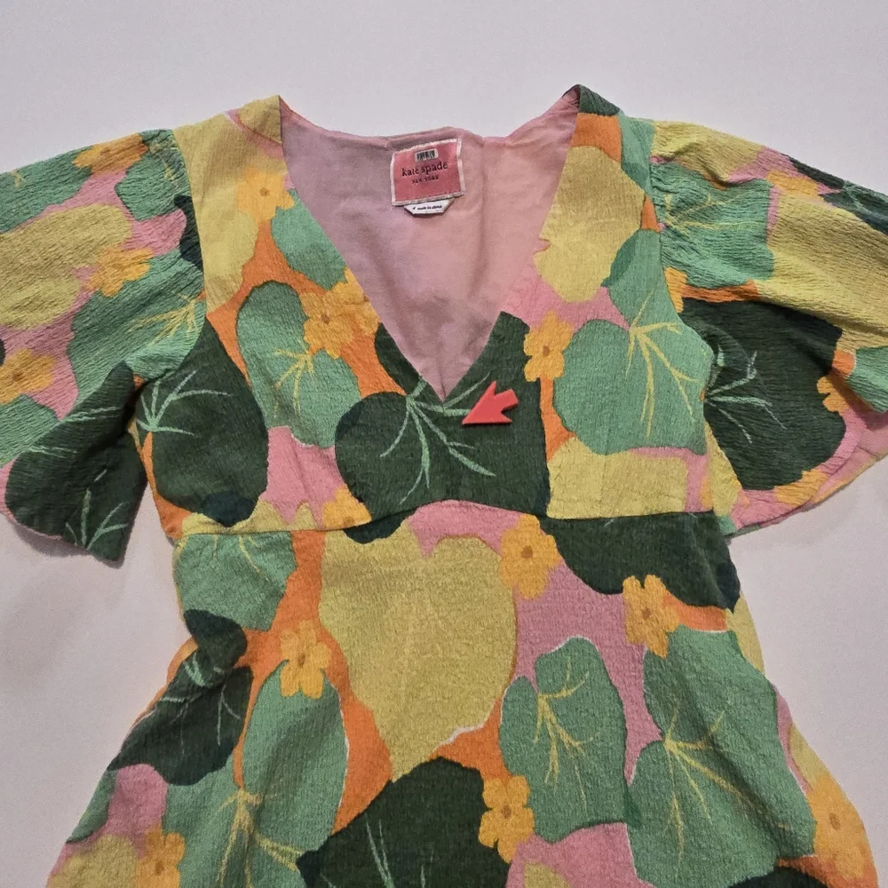 Kate Spade New York Cucumber Floral Swing Dress V-neck Short sleeves Size 4